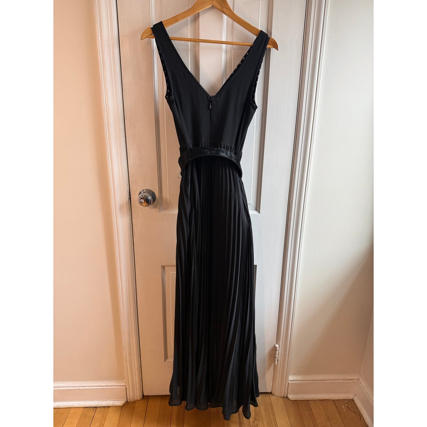 Anthropolgie Pleated Jumpsuit V-Neck Wrap Sleeveless Size 2 Wide Leg Black