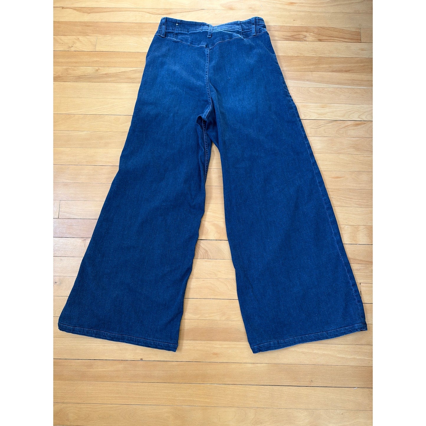 We The Free Size 32 Pocketless Dark Wash Barrel Leg High Rise Jeans