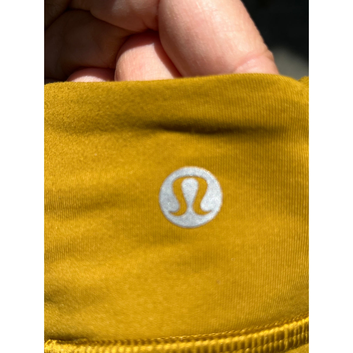 Lululemon Energy Bra Gold Metallic Racerback Medium Support Athletic Essential ✨