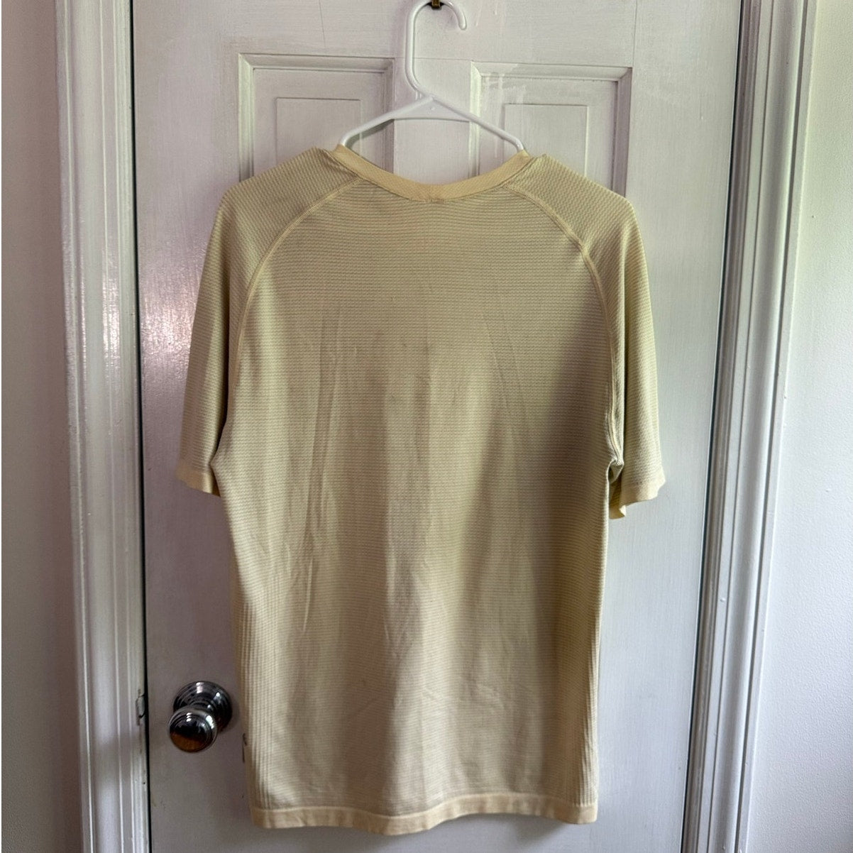 Lululemon Men's Size Medium Short Sleeve Shirt Waffle Pattern Knit EUC
