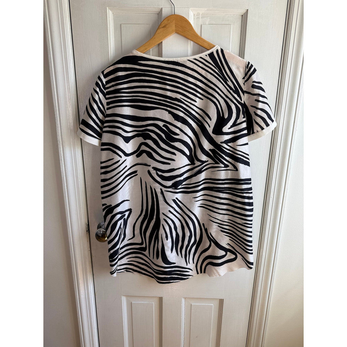 Lafayette 148 NY Zebra Silk Short Sleeve Blouse Size 8 EUC