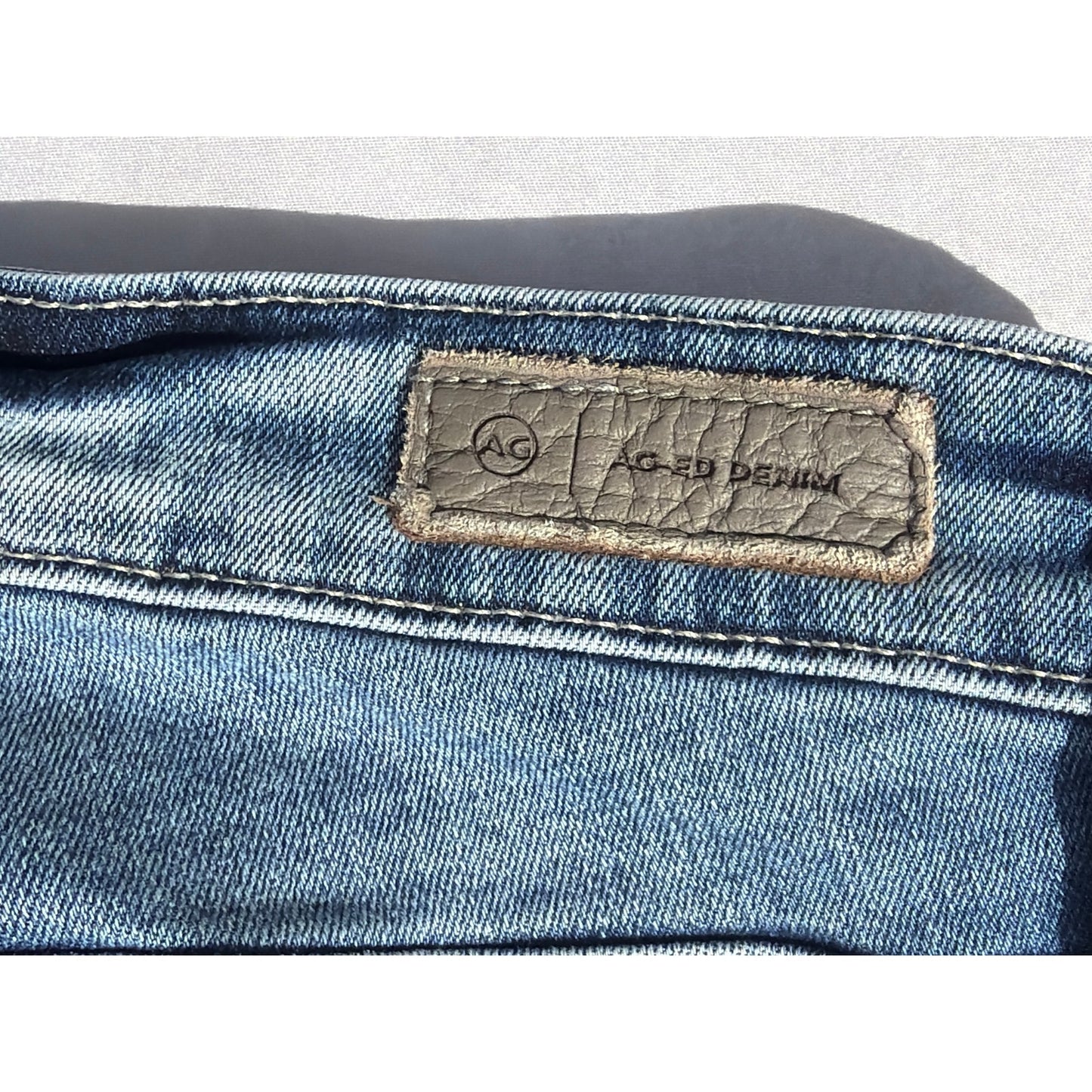 AG Jeans AG-ED Denim Farrah Boot Crop Size 26 Med Wash Distresed