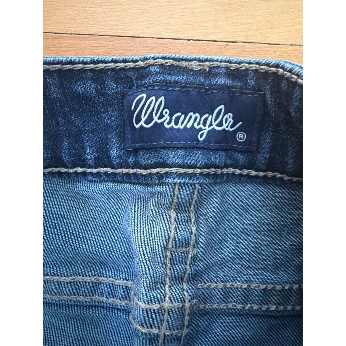Wrangler EUC Embroidered Distressed Bootcut Jeans 15x32