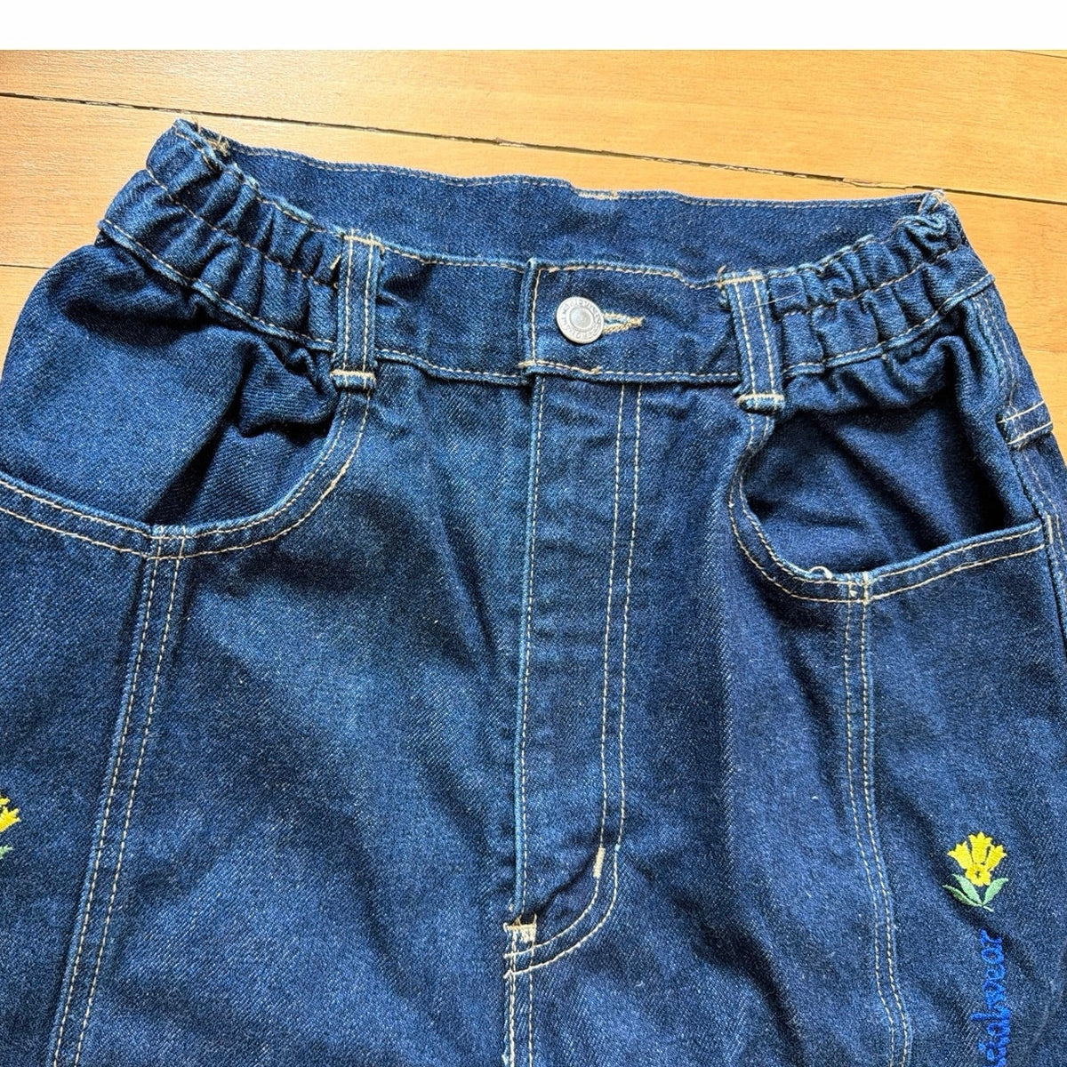 Vintage Reno Size XS Dark Wash High Rise Slim Fit Flower Embroidered Jeans