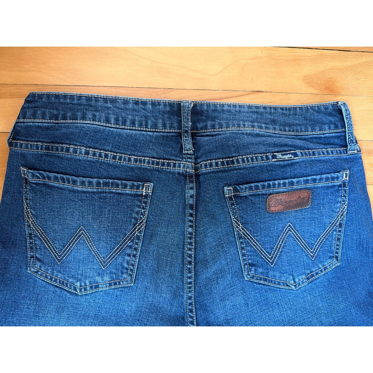 Wrangler EUC Embroidered Distressed Bootcut Jeans 15x32