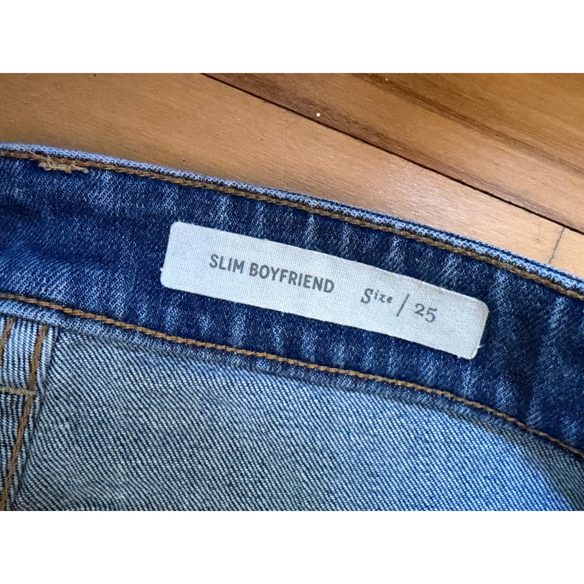 Pilcro Anthropologie Jeans Size 25 Slim Boyfriend Medium Wash Distressed EUC