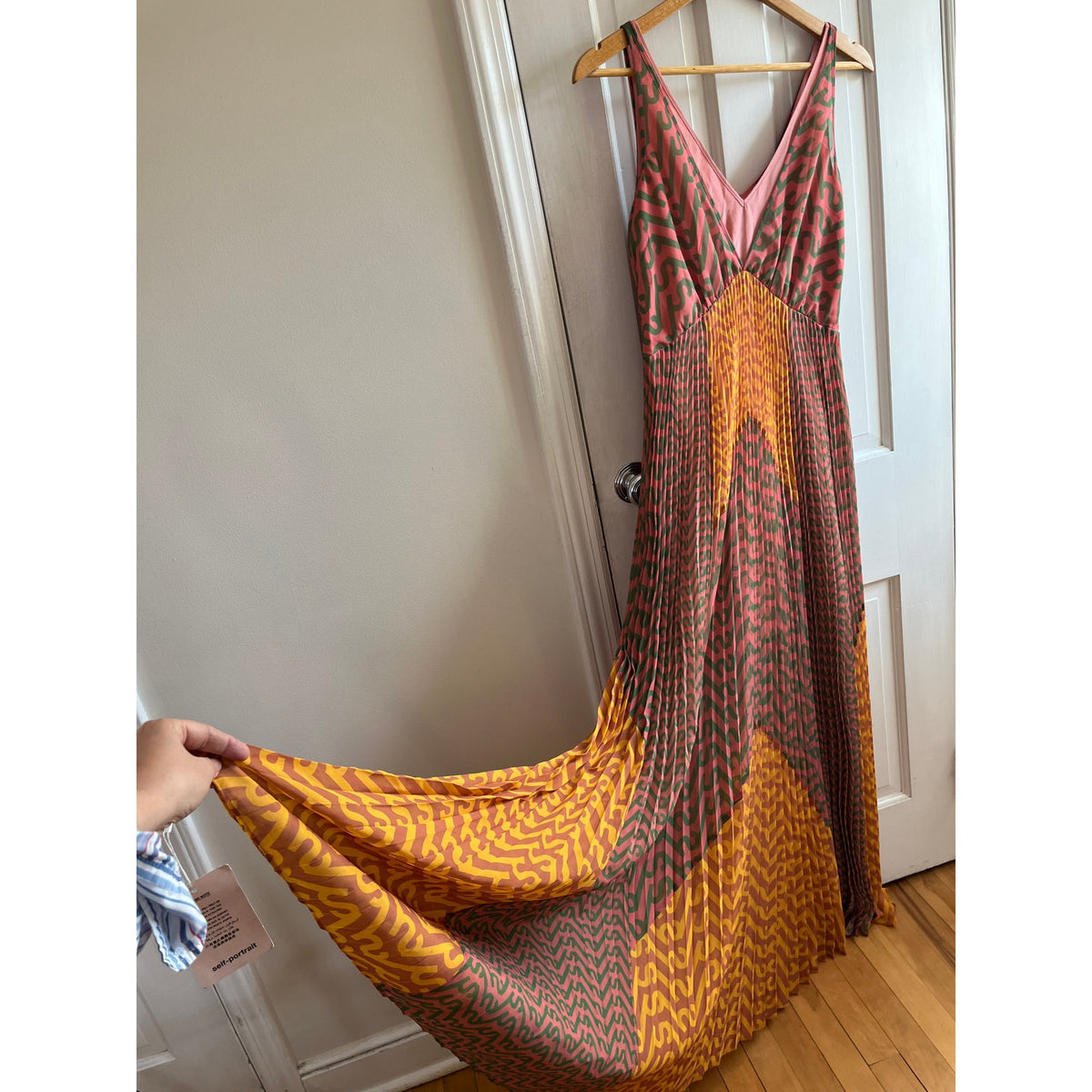 🌟 NWT Self-Portrait Logo Print Pleated Chiffon Maxi Dress Pink Green Size 4 US