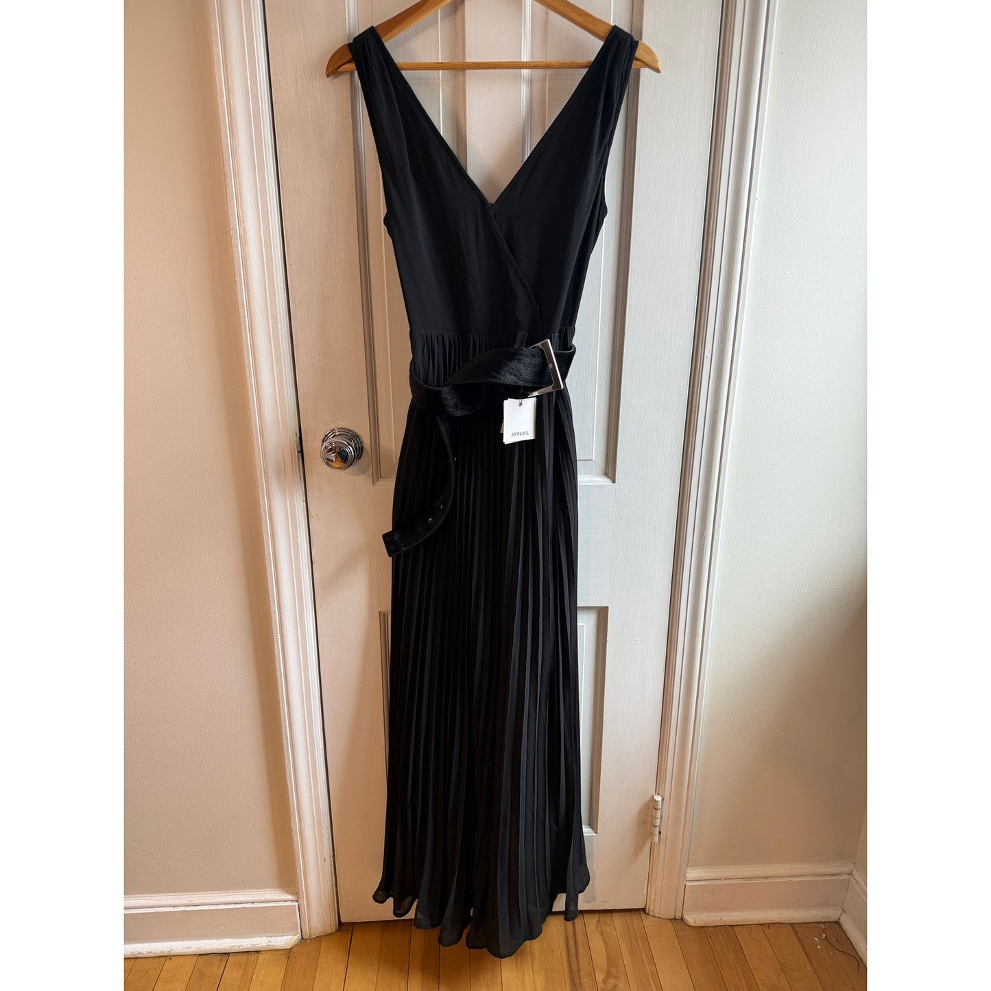 Anthropolgie Pleated Jumpsuit V-Neck Wrap Sleeveless Size 2 Wide Leg Black