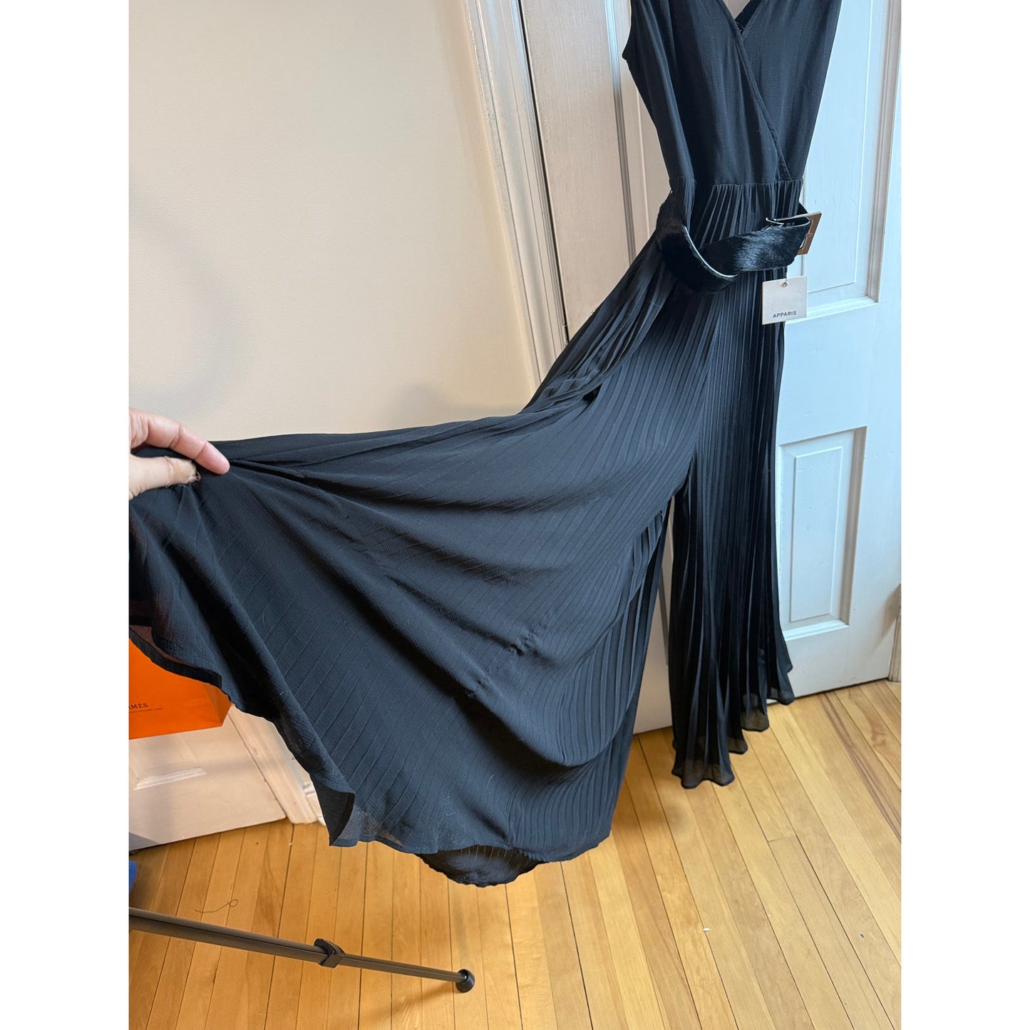 Anthropolgie Pleated Jumpsuit V-Neck Wrap Sleeveless Size 2 Wide Leg Black