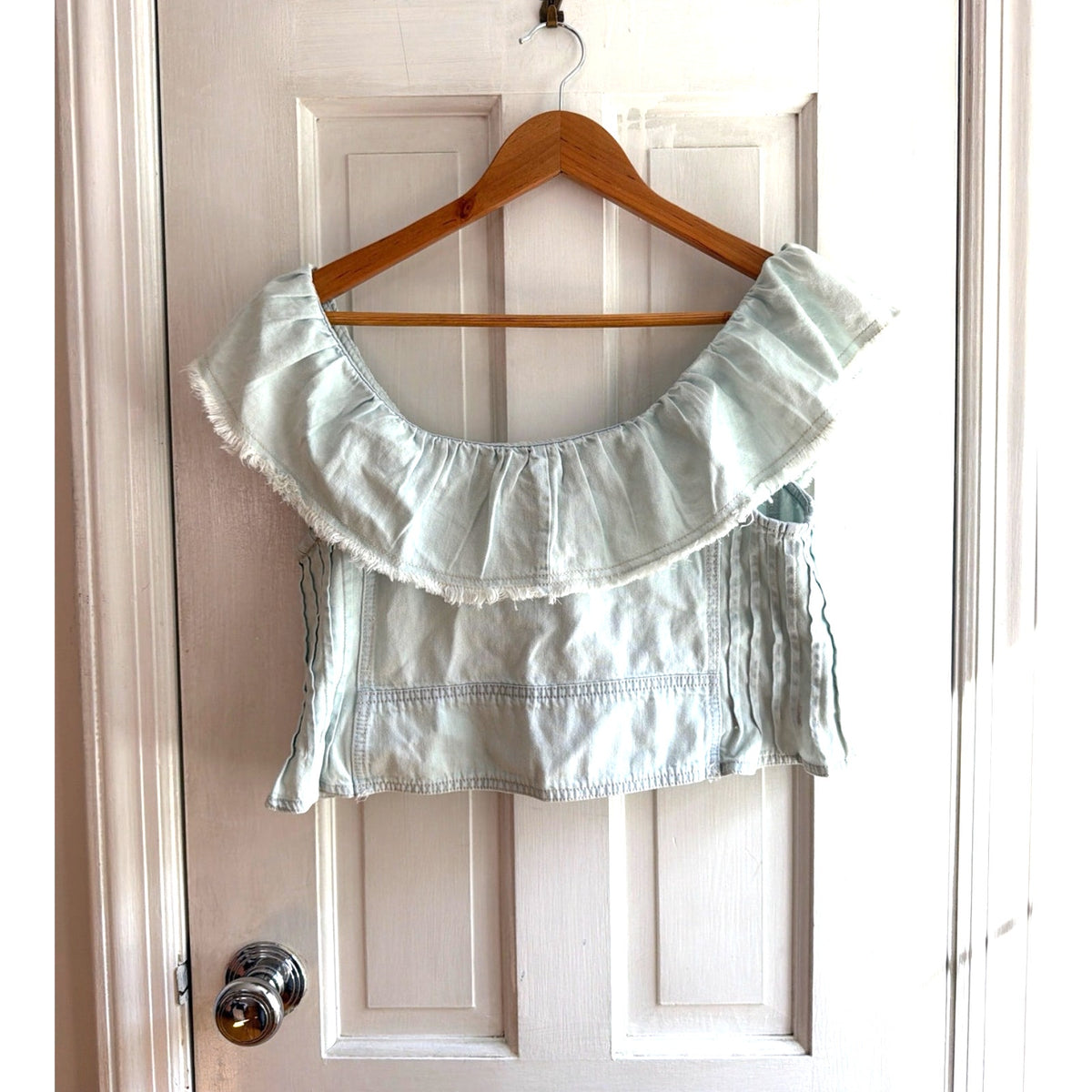 Pilcro Anthropologie Light Wash Denim Raw Hem Off-Shoulder Crop Top XSP NWT
