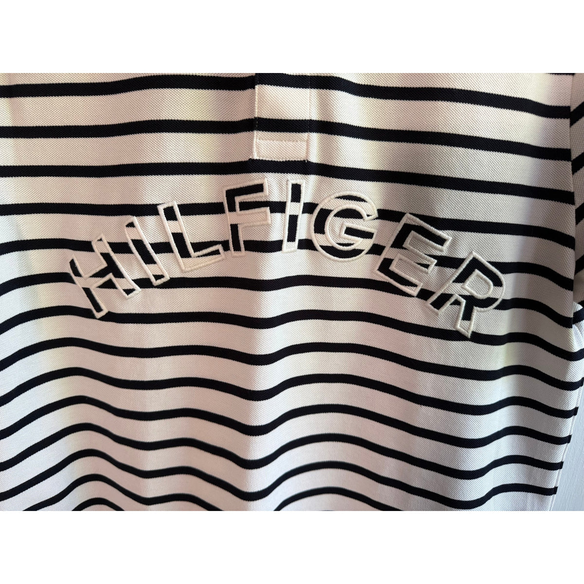 Tommy Hilfiger Men’s Polo Shirt Medium NWT WhiteNavyBlue Striped Big Logo