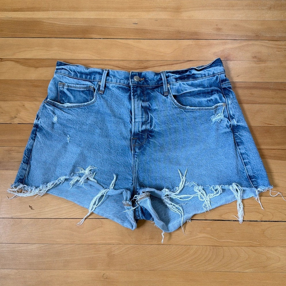 Good American Size 12 /31 High Rise Distressed Hem Light Wash Jean Shorts