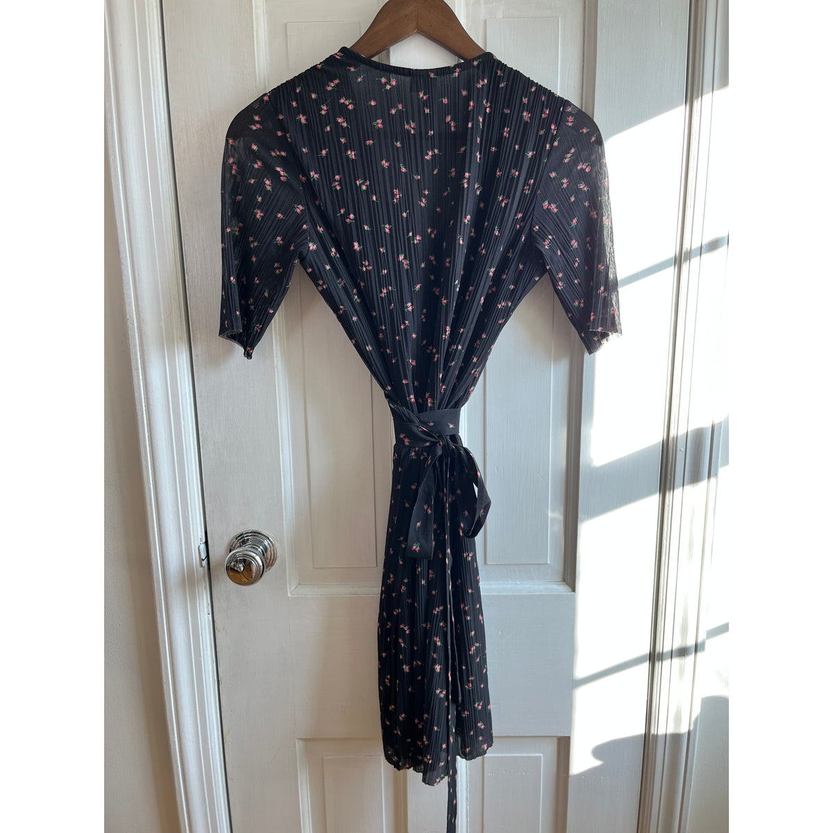 & Other Stories Pleated Mesh Wrap Mini Dress Rose Floral Black Pink US 2 Small