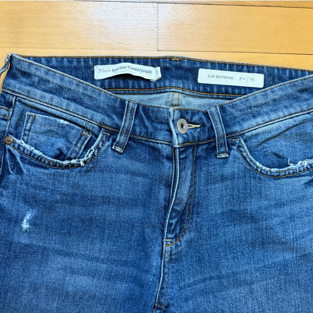 Pilcro Anthropologie Jeans Size 25 Slim Boyfriend Medium Wash Distressed EUC