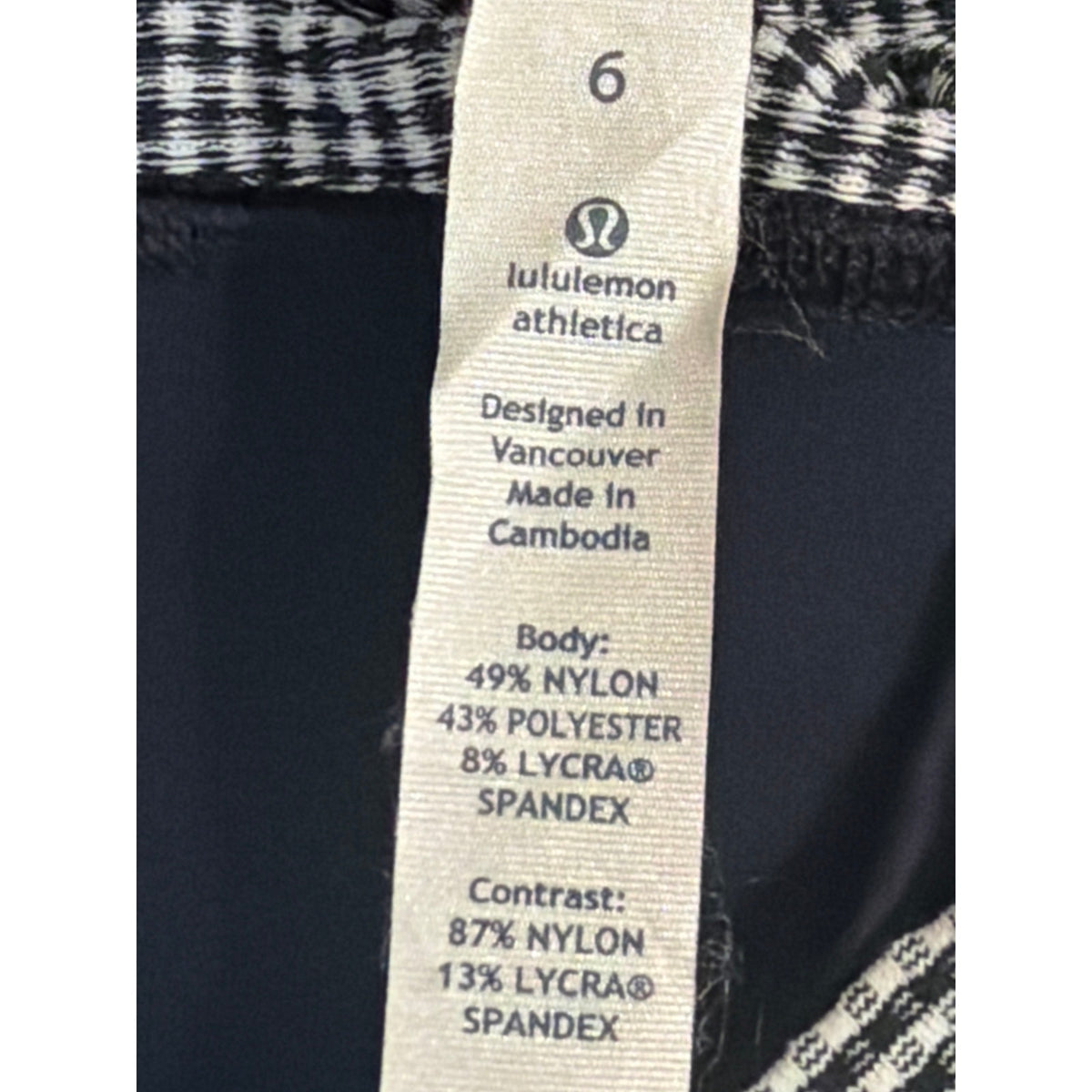 Lululemon Size 6 Cropped Capri Yoga Leggings in Black & White Gingham Check
