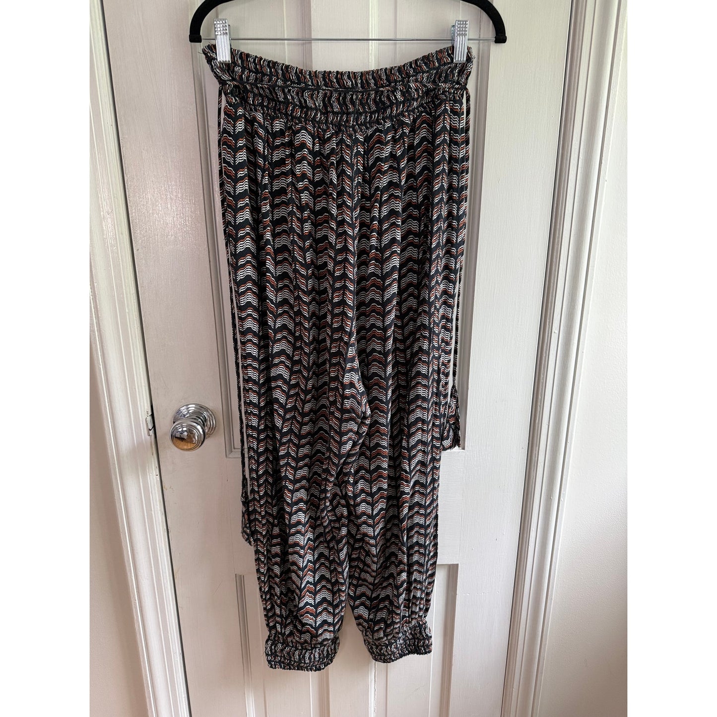 Anthropologie Chevron Print Smocked Waist Harem Jogger Pants Medium EUC Tassels