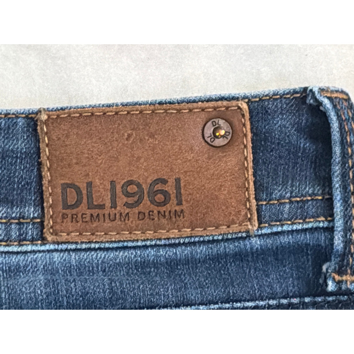 DL1961 Lindsey Slim Straight Stretch Size 25 TALL Dark Wash Jeans