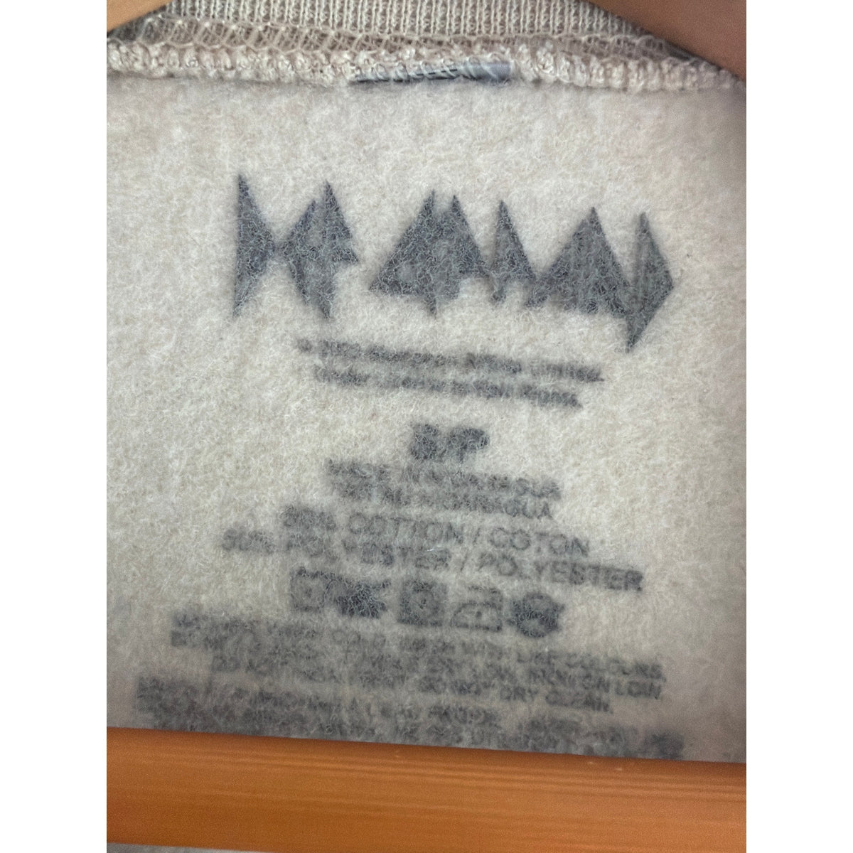 Def Leppard Size Small Beige Pullover Sweater