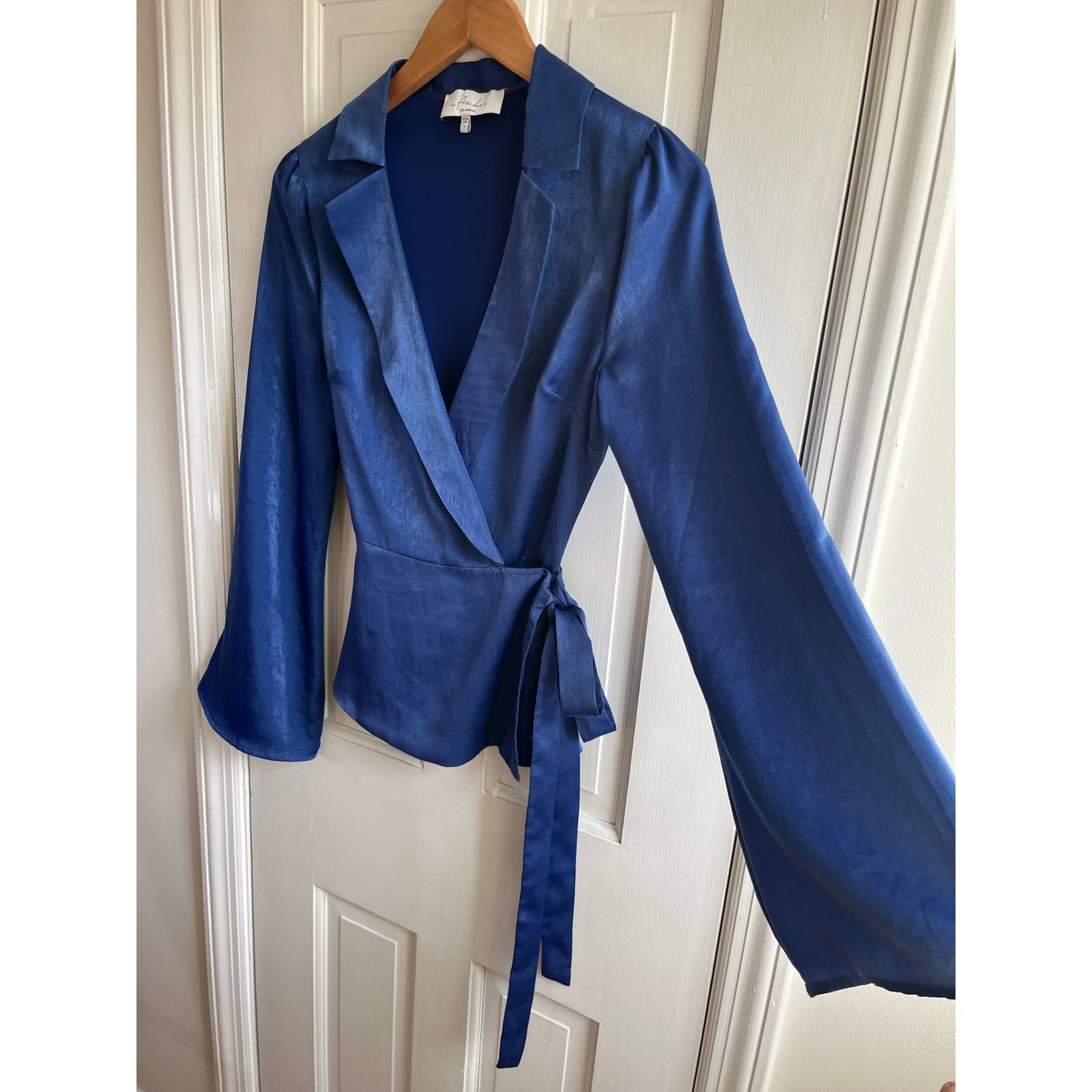 L'Academie The Wrap Blouse Navy Blue Satin Luxe Sz S Revolve Bell Sleeve EUC
