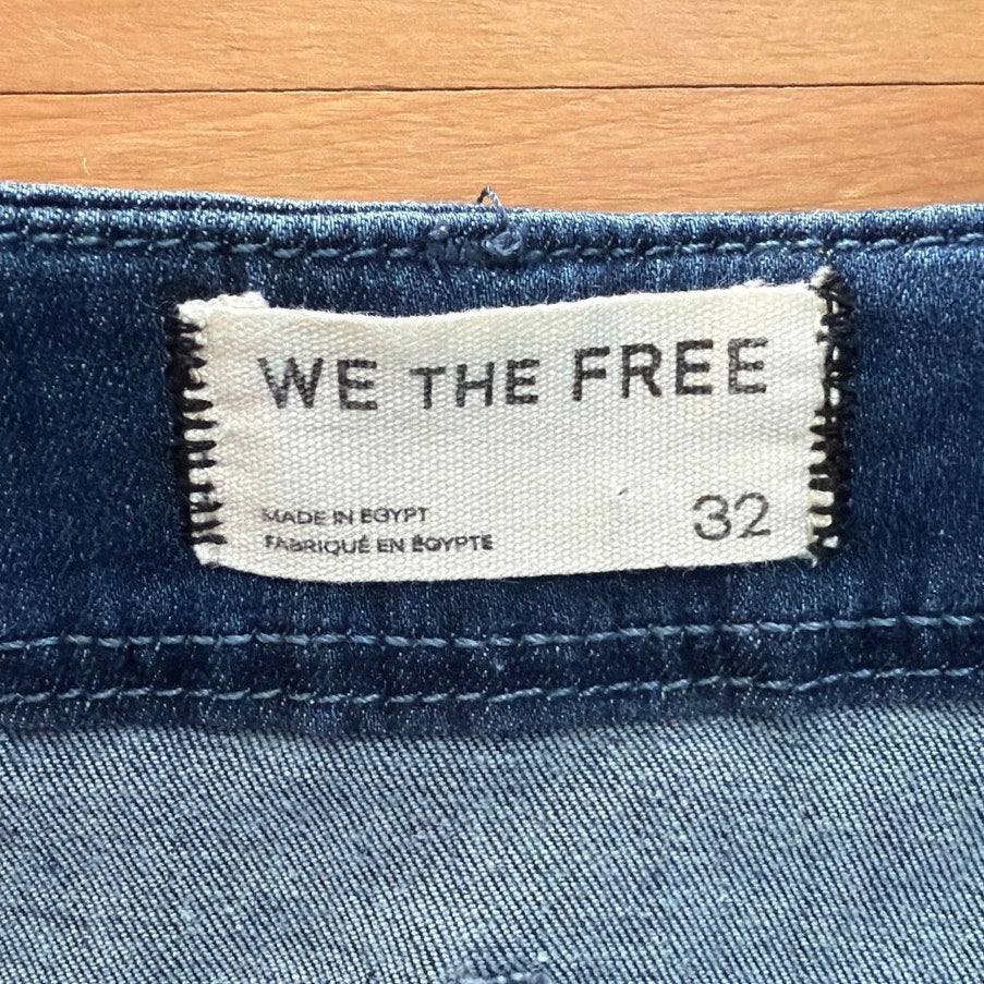 We The Free Size 32 Pocketless Dark Wash Barrel Leg High Rise Jeans