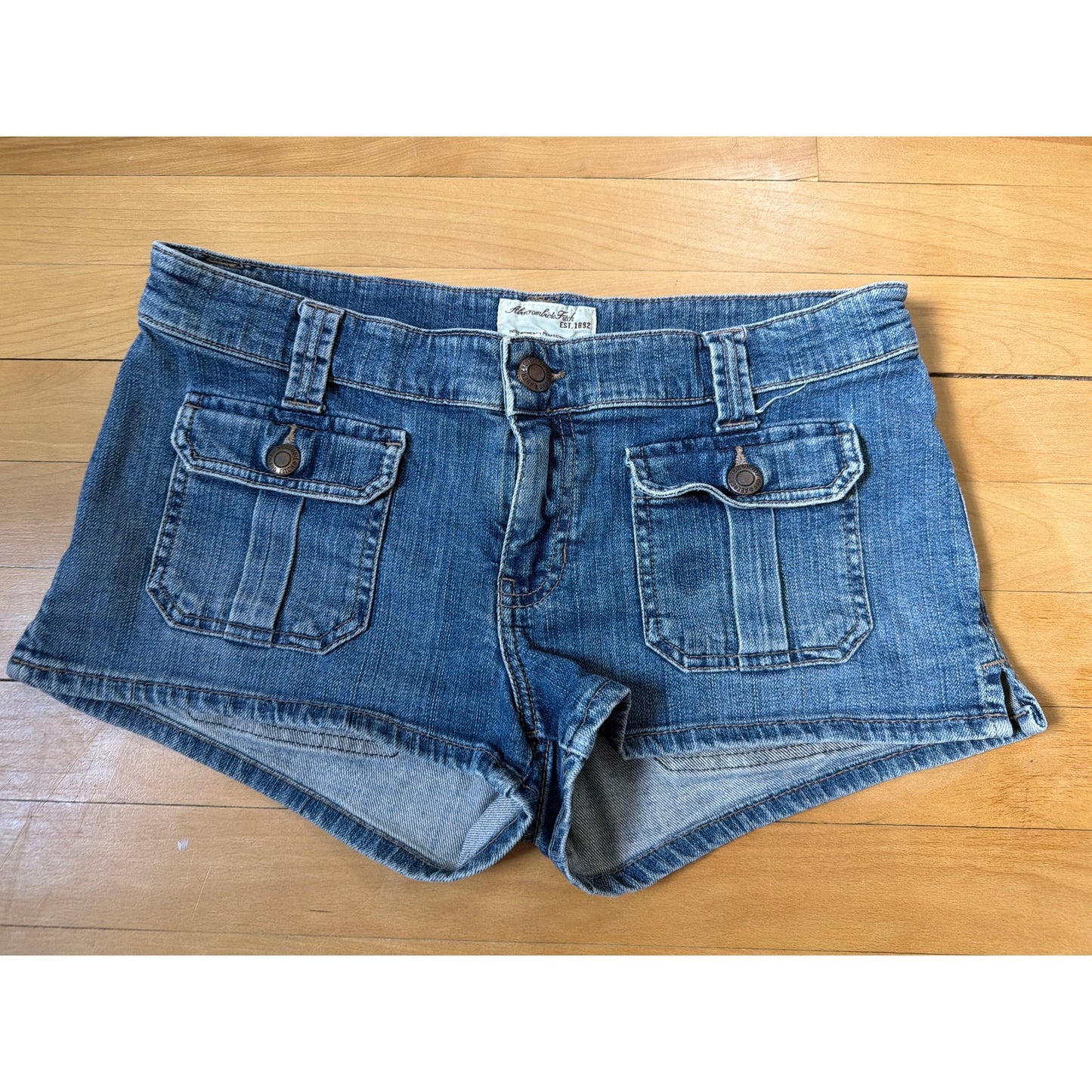 Abercrombie & Fitch Size 8 Stretch Cargo Low Rise Mini Shorts