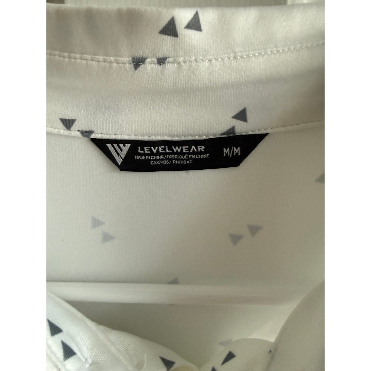 Levelwear White Geometric Double Triangle Print Golf Polo Size Medium NWT