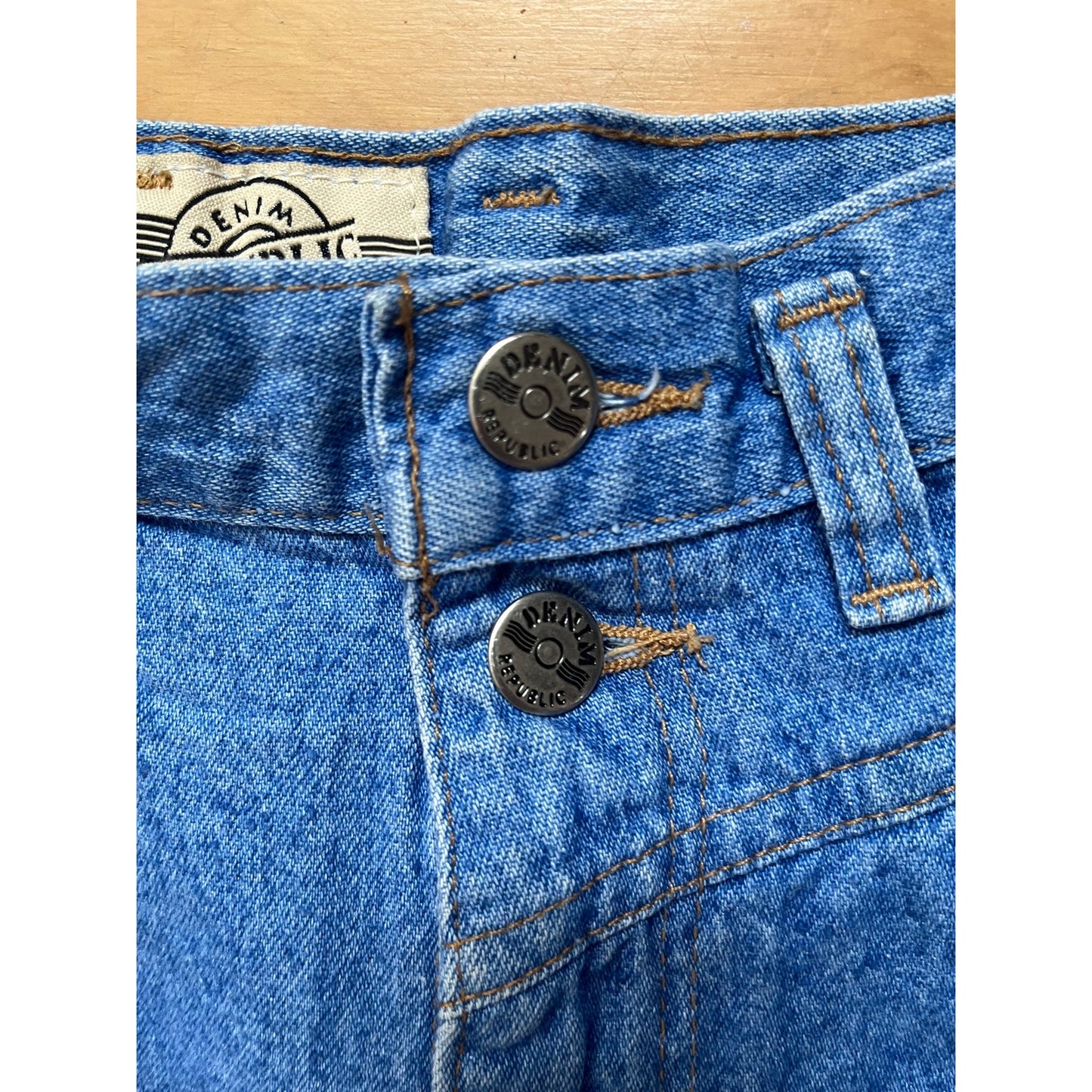 Vintage Denim Republic High Waisted Jean Shorts 7/8 Blue Medium Wash Retro