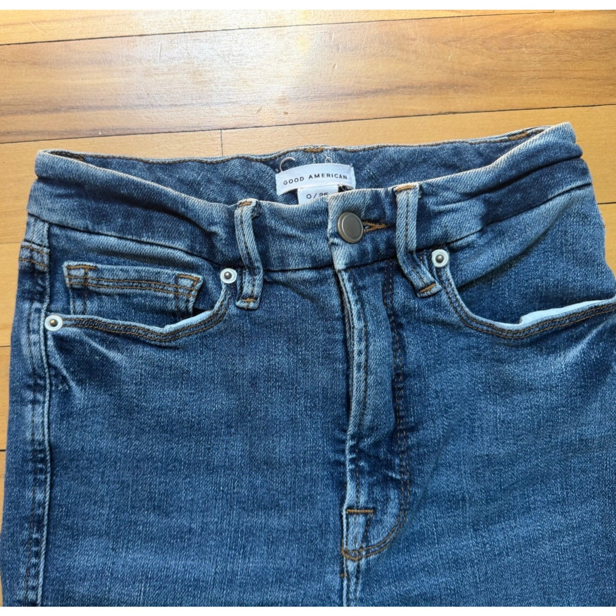 Good American Good Curve Straight Jeans Size 0/25 High Rise Medium Wash EUC