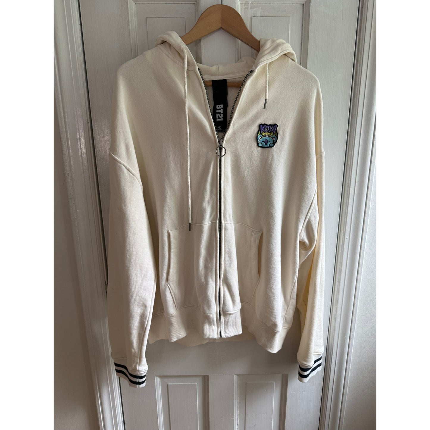 BT21 KOYA Zip Up Hoodie Cream Size Large EUC Official LINE FRIENDS BTS Merch