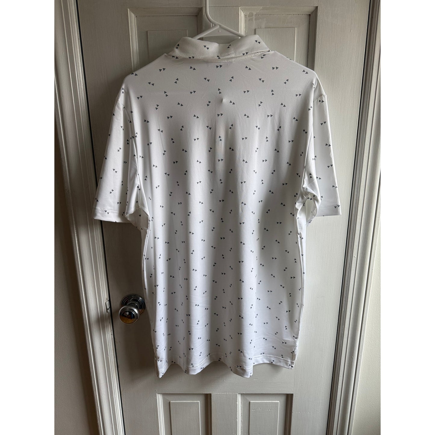 Levelwear White Geometric Double Triangle Print Golf Polo Size Medium NWT