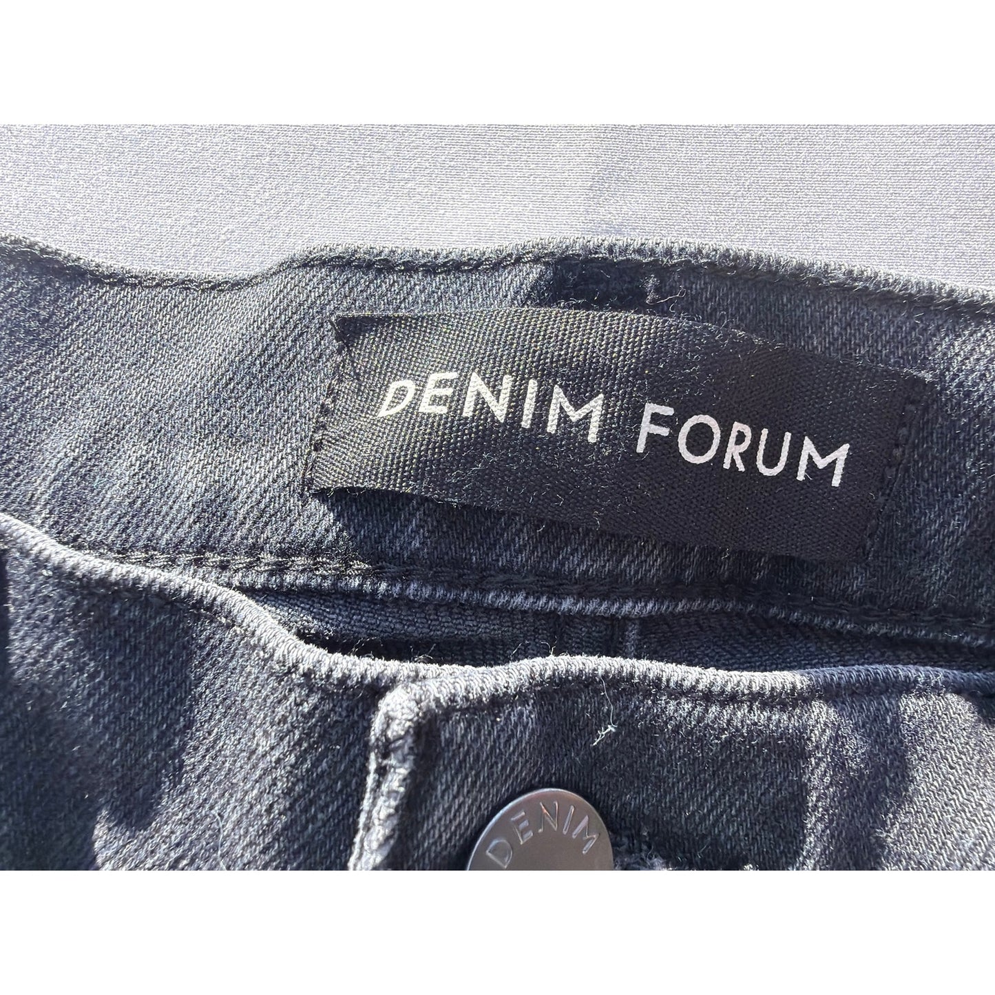 Denim Forum Size 26 90's Sculpt Mid-Rise Straight Black Jeans