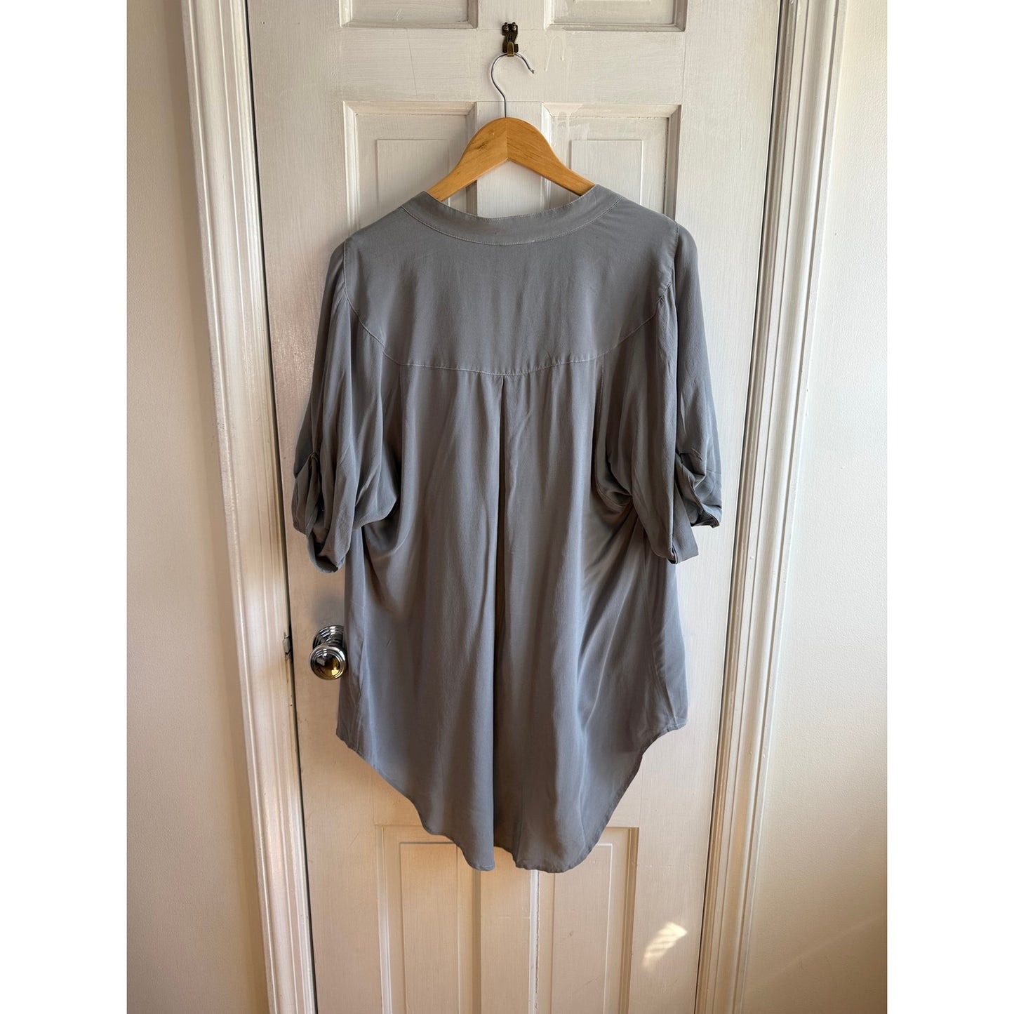 Anthropologie Maeve Gray Textured 100% Silk Button Down Shirt - Size L - EUC