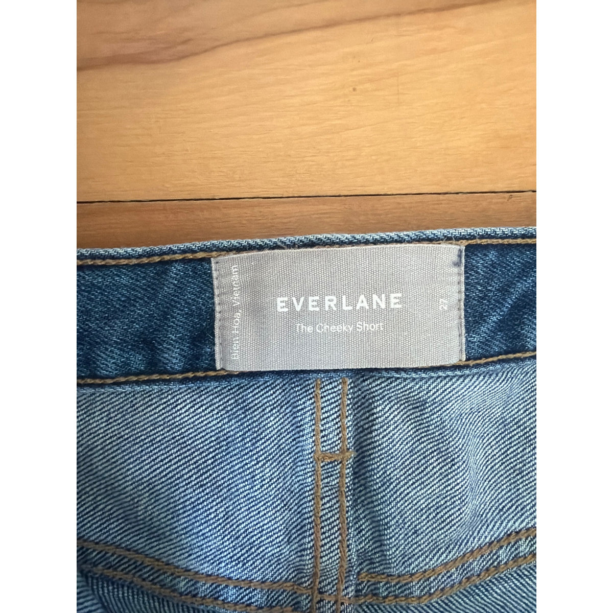 Everlane The Cheeky Short Vintage Mid-Blue 27 EUC Frayed Hem Button Fly