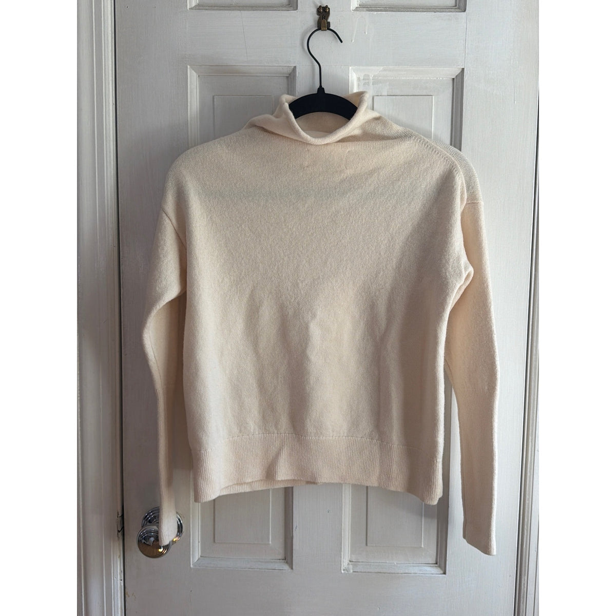 Aritzia Wilfred 100% Merino Wool Mock Neck Knit Sweater Womens Medium Cream