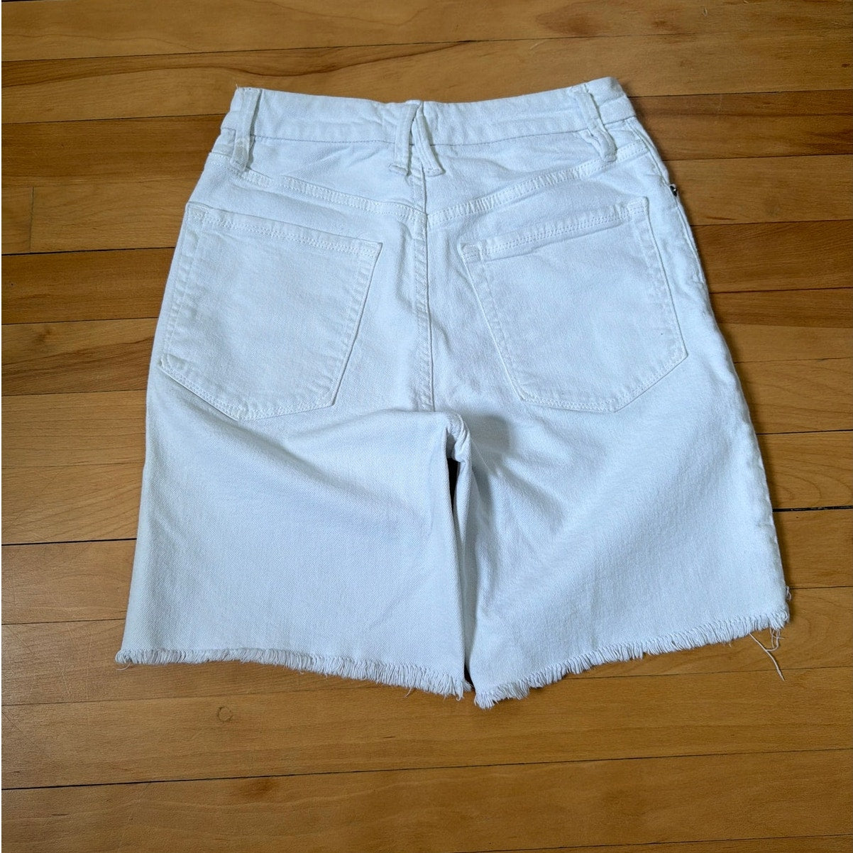 Good American Bermuda Shorts 2 26 White Distressed Frayed Hem Denim Jeans EUC