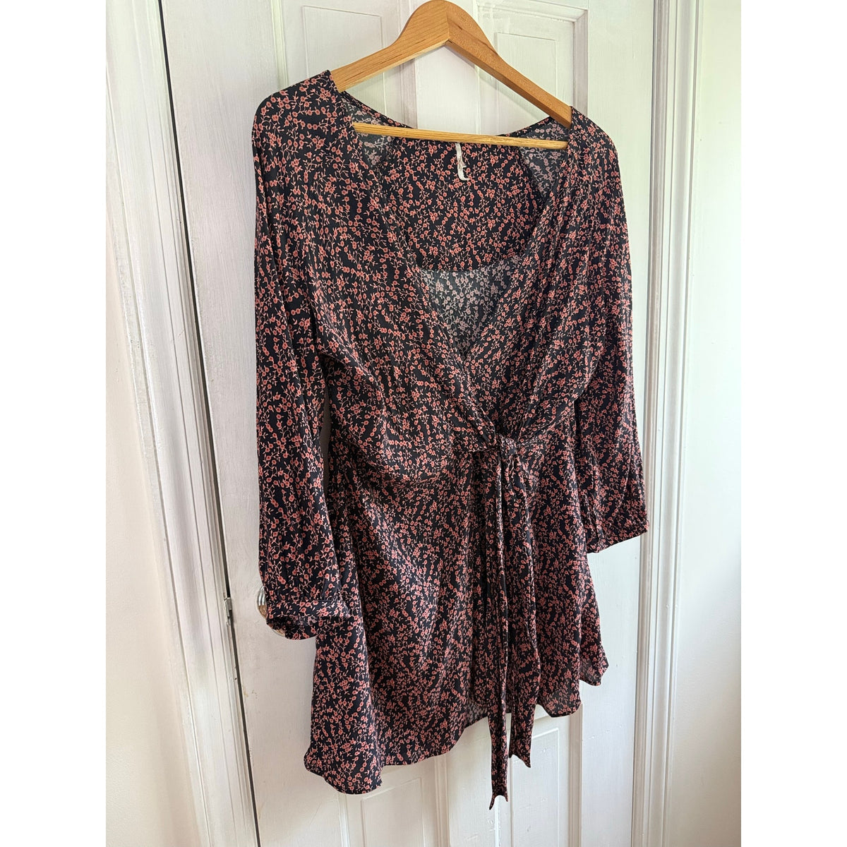 Free People Size L Black Pink Floral V-Neck Smocked Waist Tunic Top Dress EUC
