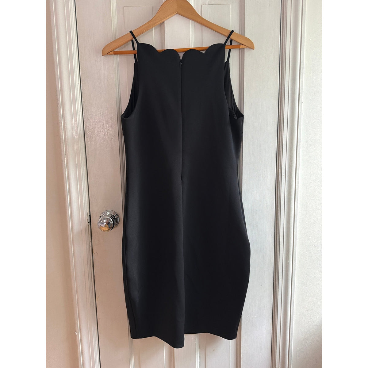 GUESS Los Angeles Black Scalloped Neck Sleeveless Bodycon Mini Dress Large