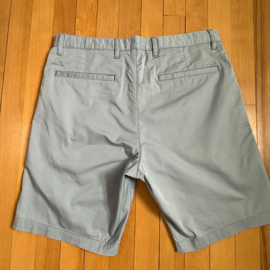 Theory Men's Zaine Shorts Light Blue Size 32 EUC Slim Fit