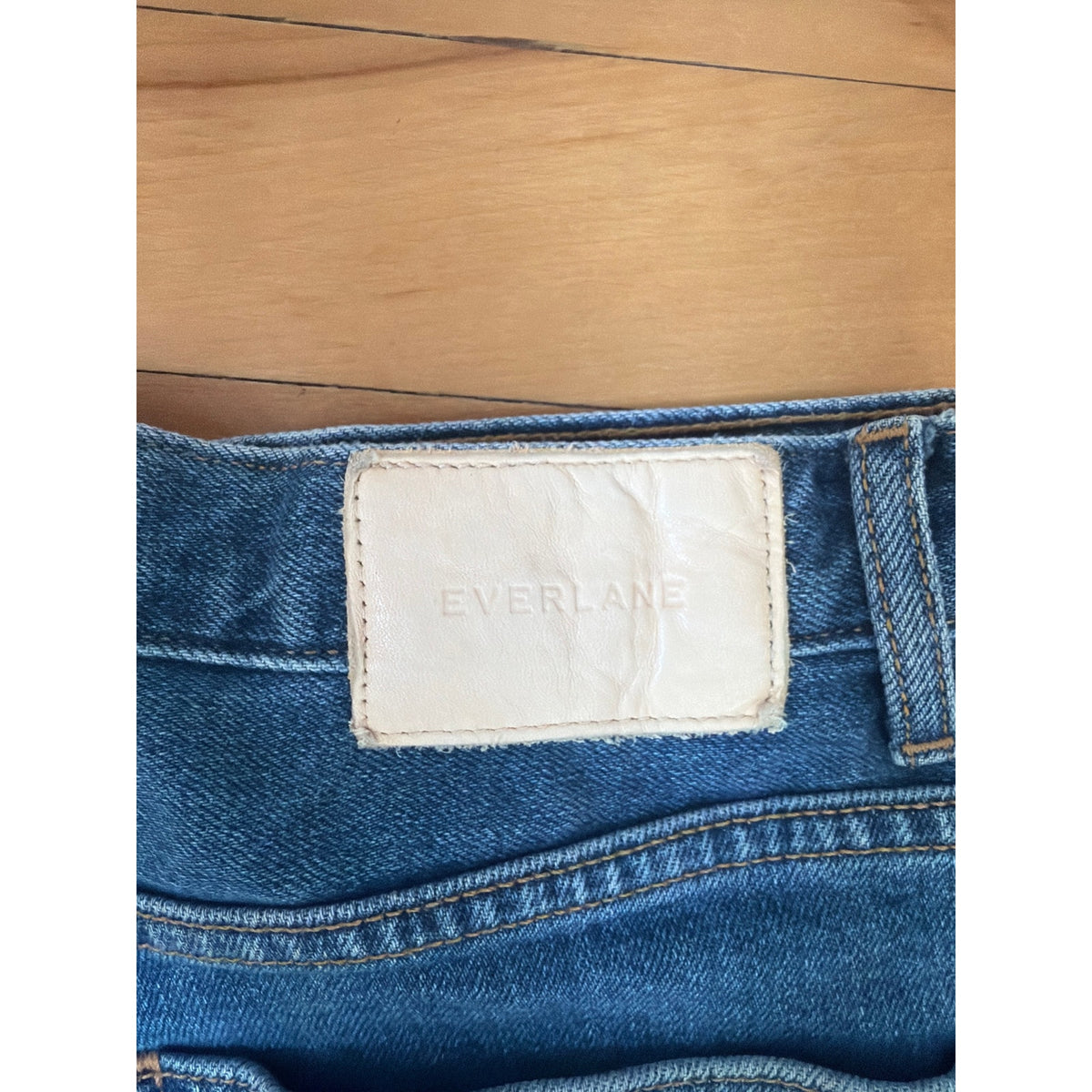Everlane The Cheeky Short Vintage Mid-Blue 27 EUC Frayed Hem Button Fly