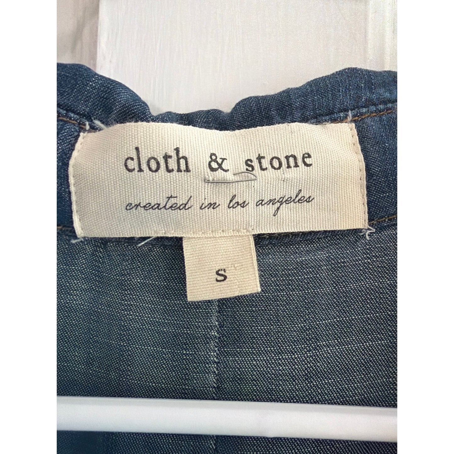 Cloth & Stone Size Small Denim Style Open Collar Button Up