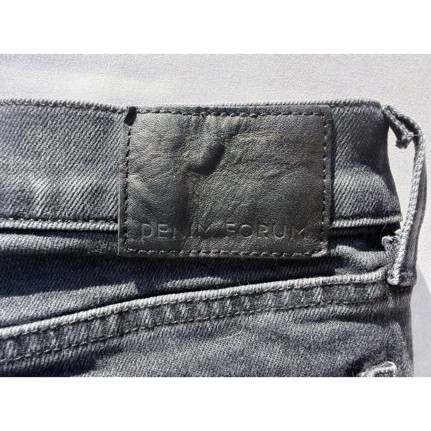 Denim Forum Size 26 90's Sculpt Mid-Rise Straight Black Jeans