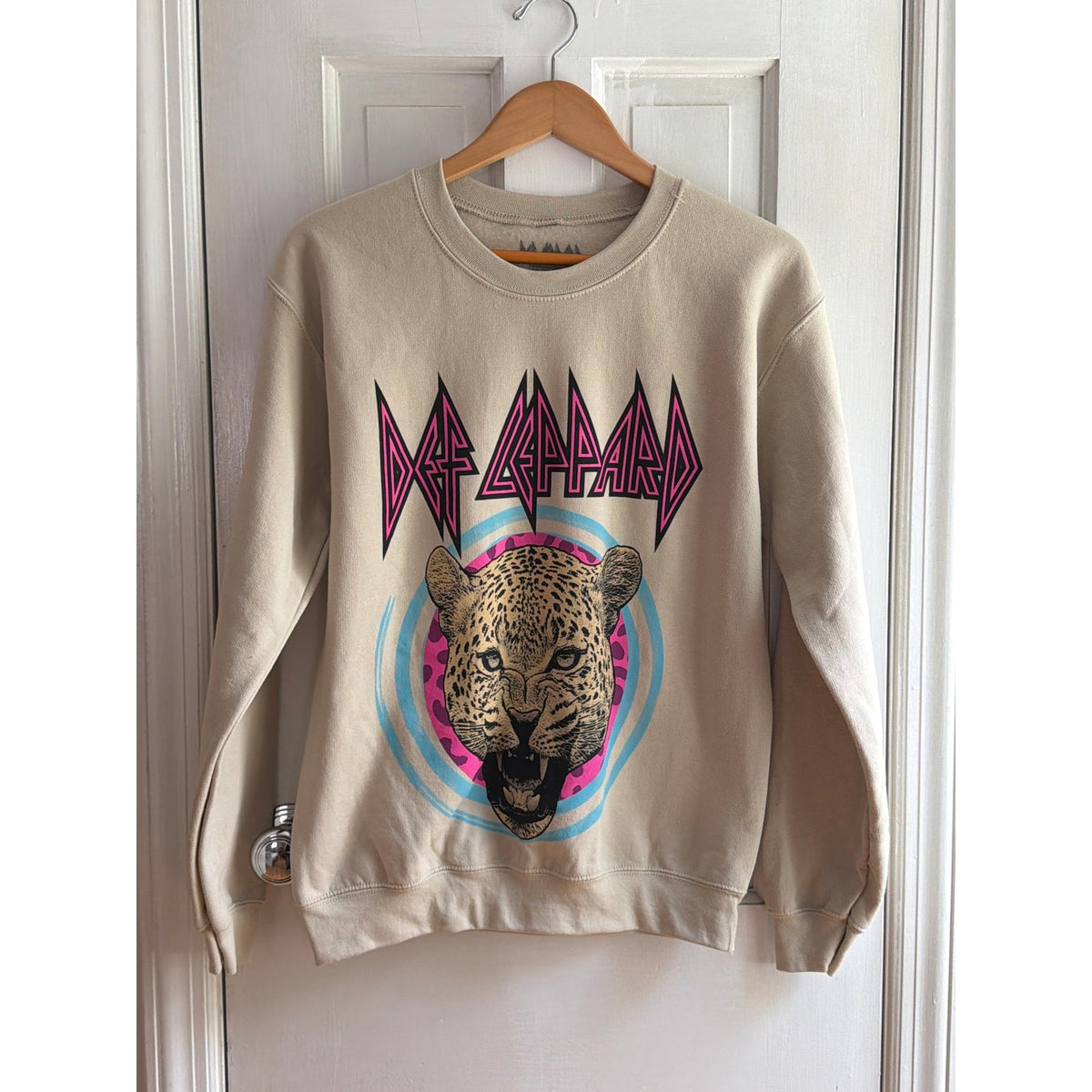Def Leppard Size Small Beige Pullover Sweater