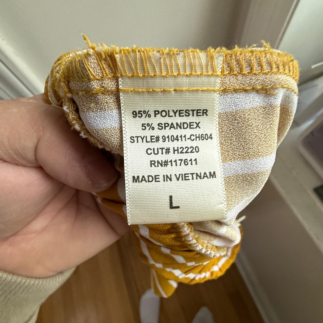 Mosaic & Co Gold White Striped Tie Waist Shorts Large L EUC Mustard Pleated