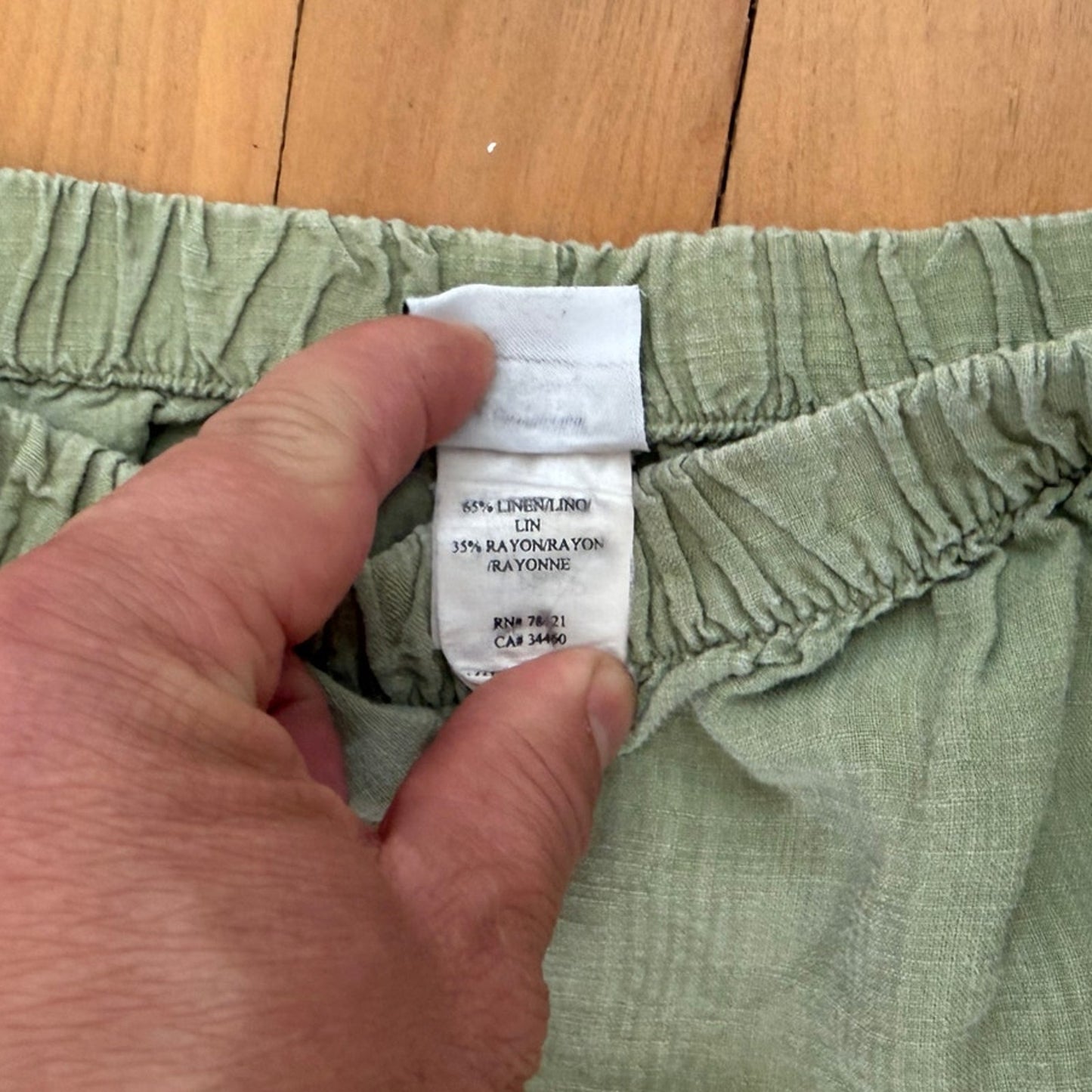 EILEEN FISHER Green Organic Linen Shorts Petite EUC Elastic Waist Pockets