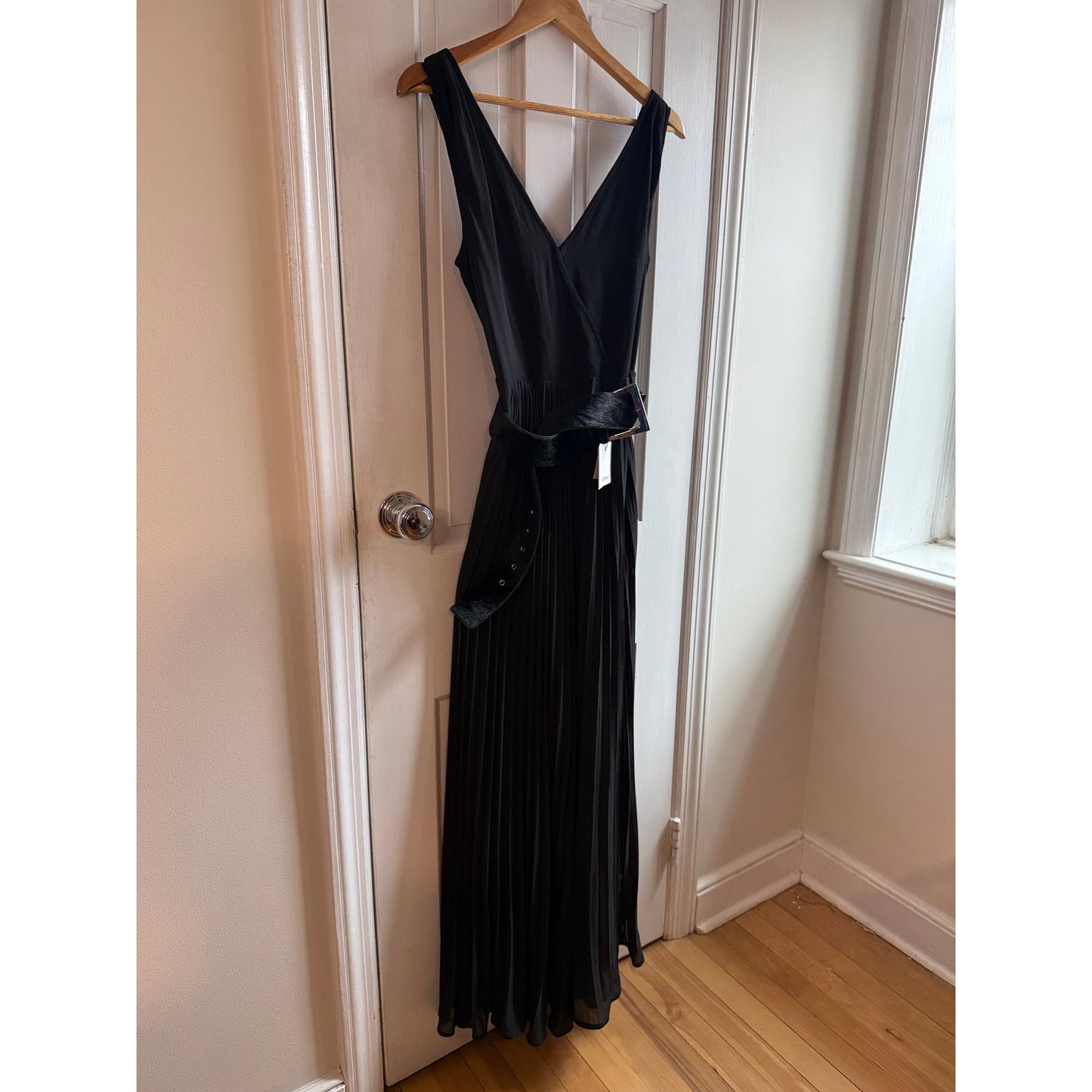 Anthropolgie Pleated Jumpsuit V-Neck Wrap Sleeveless Size 2 Wide Leg Black