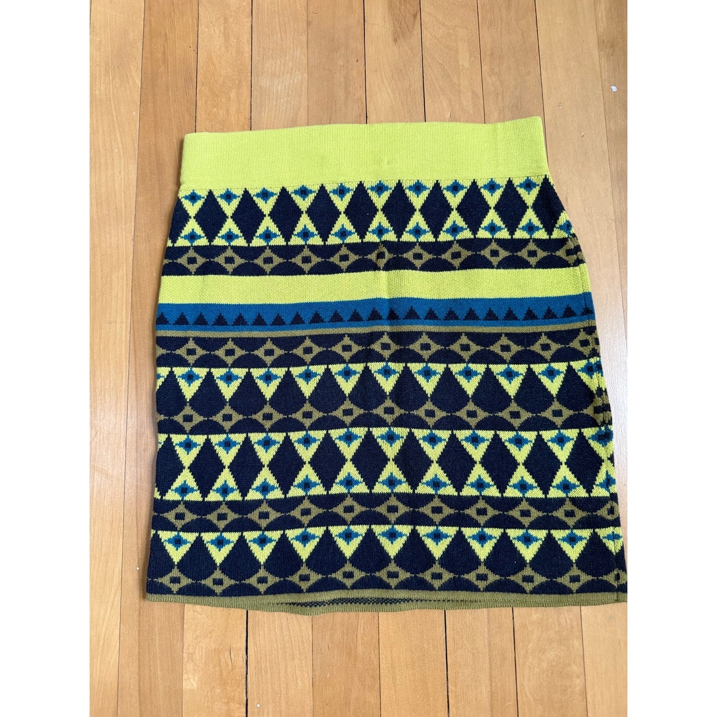 Chelsea & Violet Geometric Knit Mini Skirt Small EUC Lime Green Teal Aztec