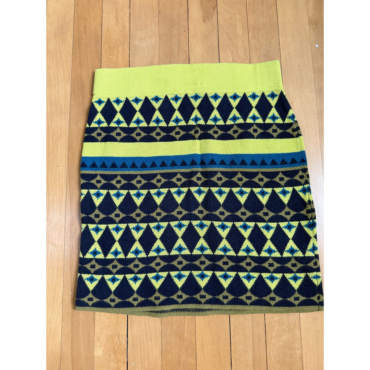 Chelsea & Violet Geometric Knit Mini Skirt Small EUC Lime Green Teal Aztec