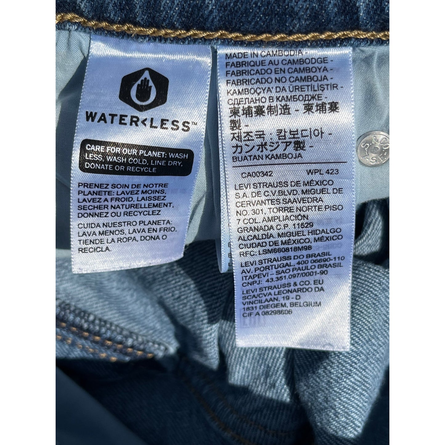 ✨ Levi’s Premium 70s High Flare "Big E" Distressed Jeans 27 ✨
