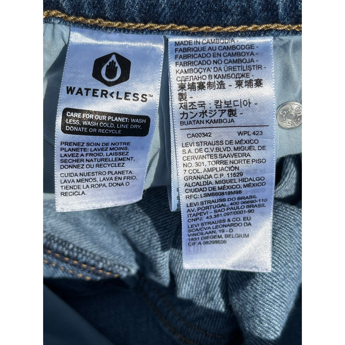 ✨ Levi’s Premium 70s High Flare "Big E" Distressed Jeans 27 ✨