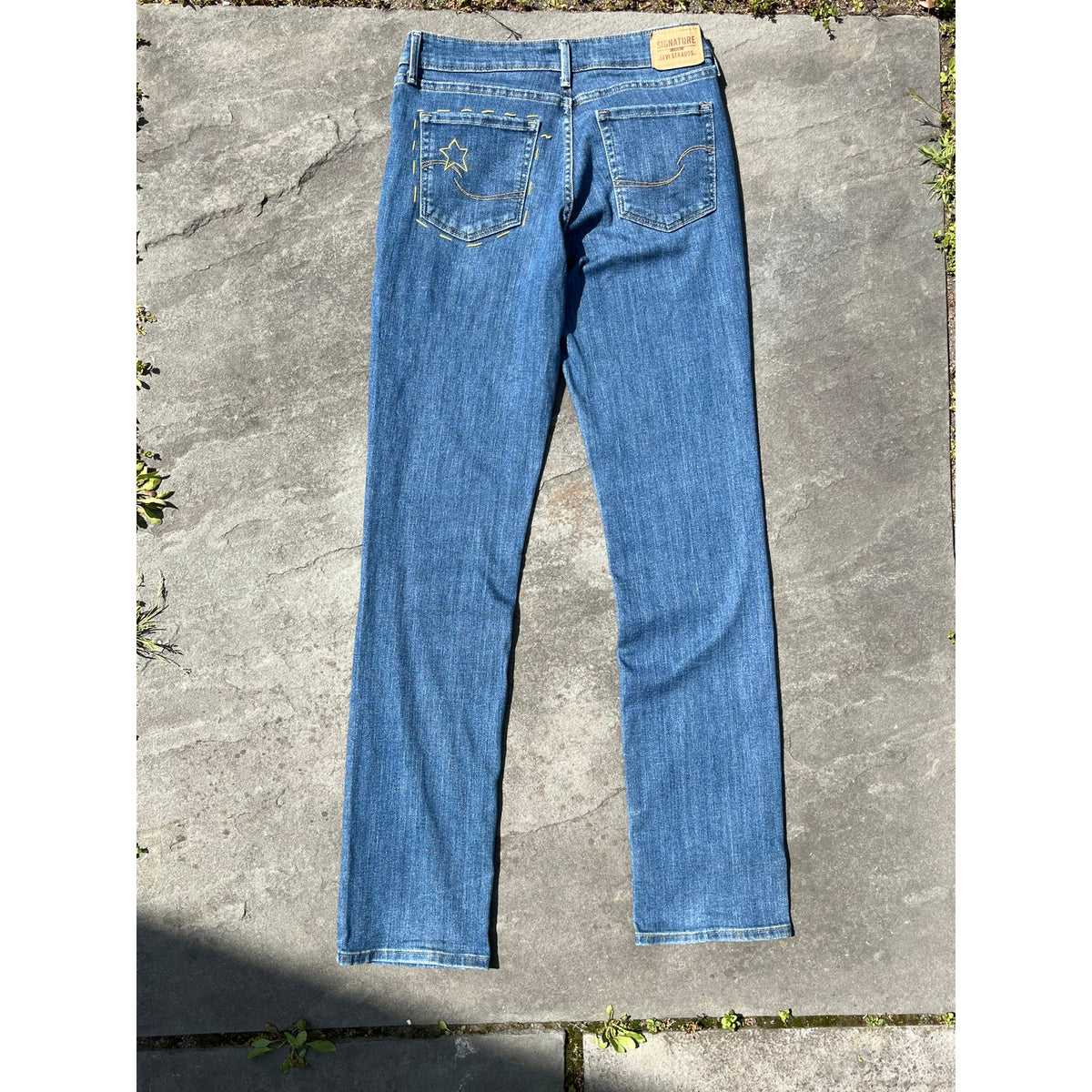 ✨ Signature by Levi Strauss Gold Mid-Rise Straight Embroidered Jeans 28 ✨